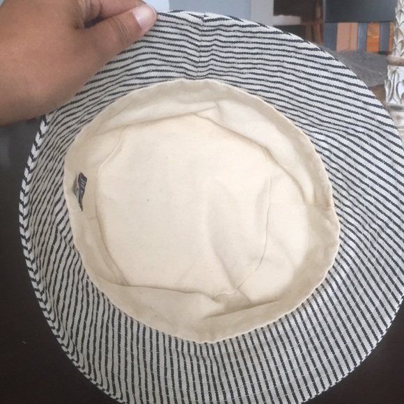 Woman’s beach/summer hat - Picture 3 of 5